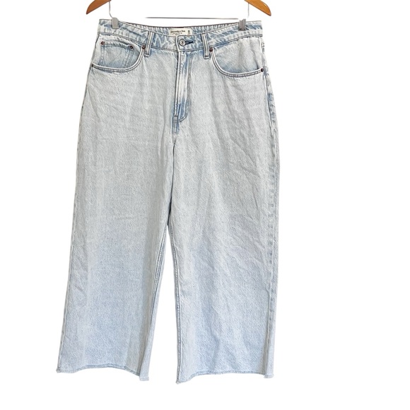 EUC Abercrombie & Fitch Curve Love High Rise Cropped Wide Leg Jean - Picture 2 of 11